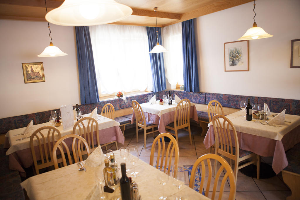 Gasthaus Abram Ora / Auer Exteriör bild