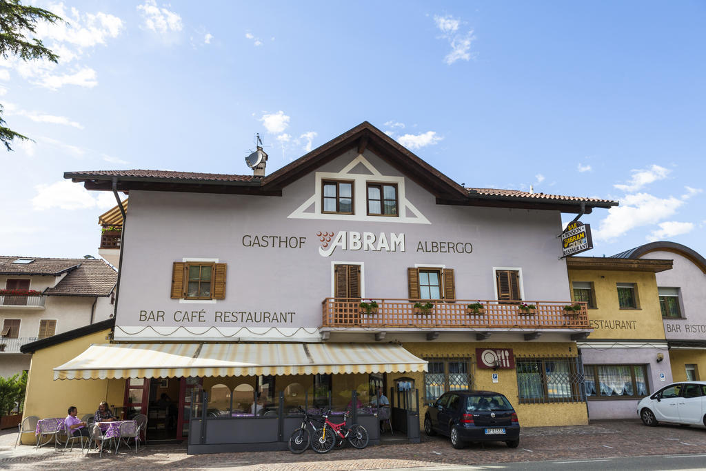 Gasthaus Abram Ora / Auer Exteriör bild